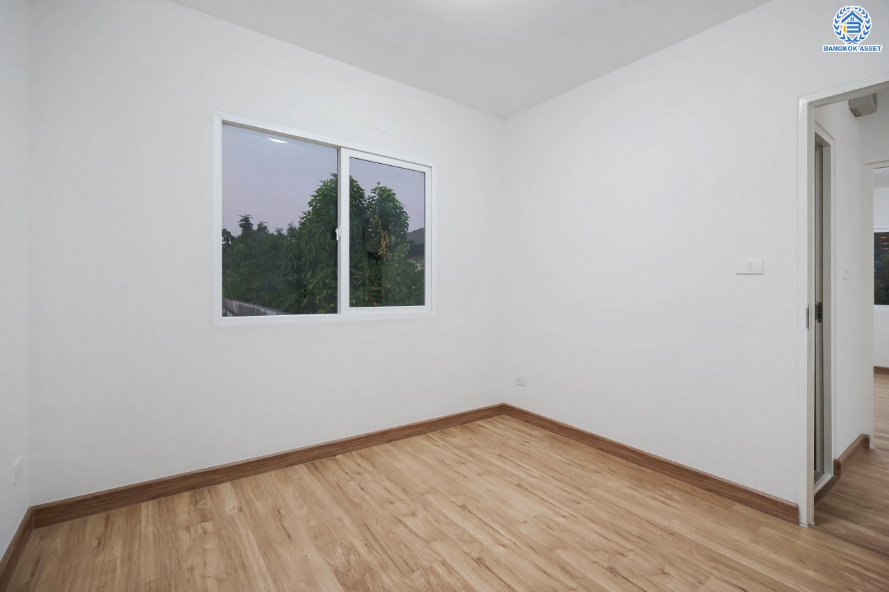 บ้านเดี่ยวมือสองนนทบุรี โครงการ ชัยพฤกษ์ ปิ่นเกล้า-กาญจนาฯ ถนนเมน วิวสวย หลังมุม จากแบรนด์คุณภาพ LH เนื้อที่ 75.8 ตร.ว. ฟังก์ชัน 3 ห้องนอน 3 ห้องน้ำ 1 ห้องอเนกประสงค์ จอดรถได้ 2 คัน บนทำเลศักยภาพ ใกล้เซ็นทรัลเวสต์เกต ทางด่วน "กาญจนาภิเษก" รถไฟฟ้าสายสีม่วง "สถานีตลาดบางใหญ่"